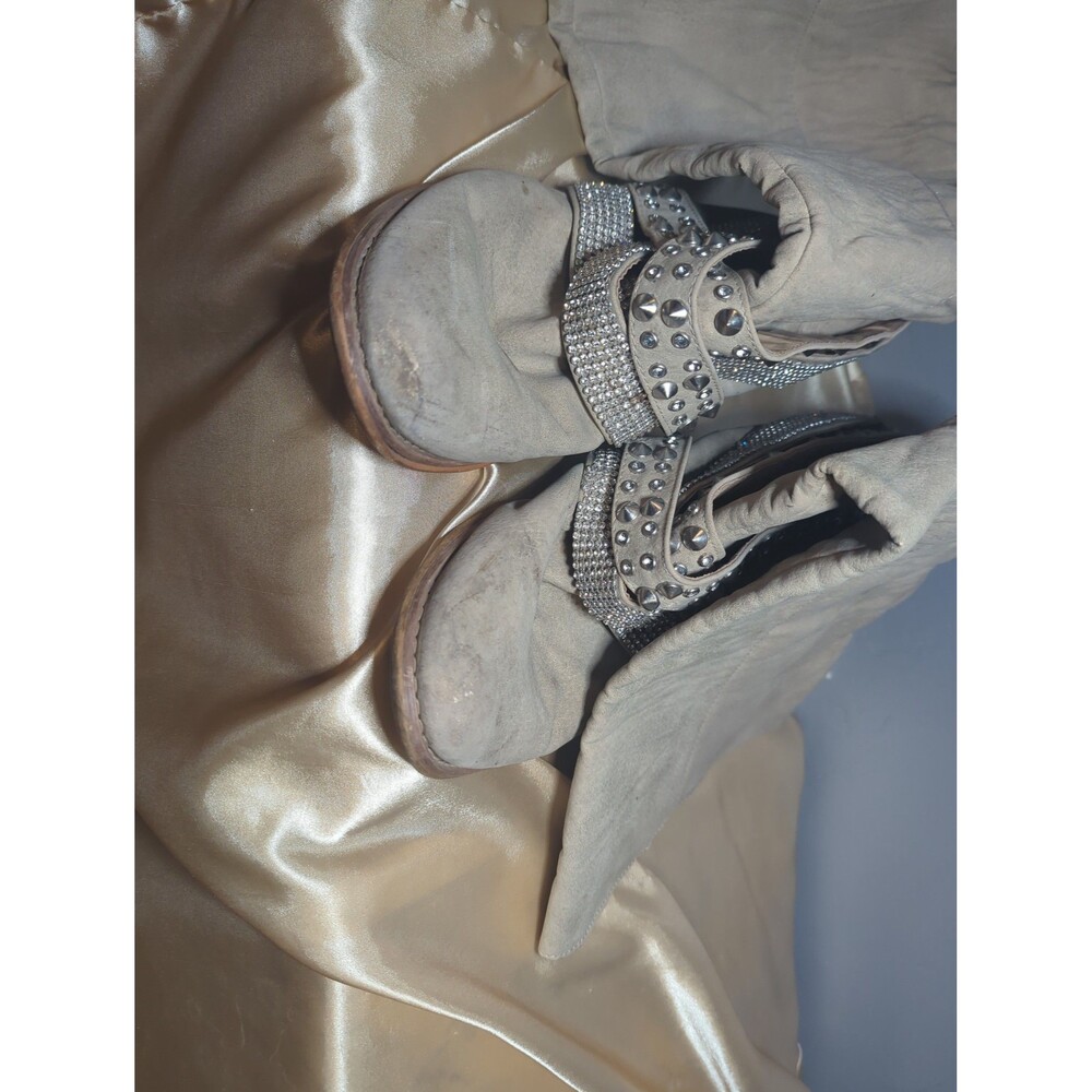 Boots - Picture 3 of 5